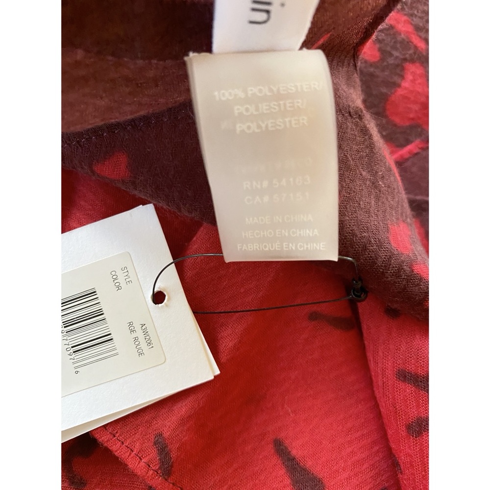 Calvin Klein Soft Infinity Scarf, “Rouge” Print - NWT - Picture 11 of 12